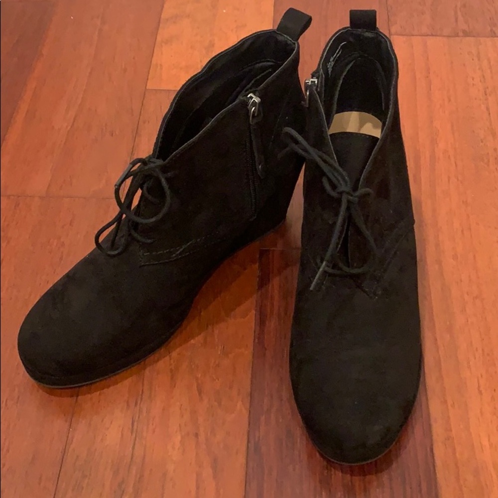 Dolce Vita BRAND NEW black suede wedge heelS